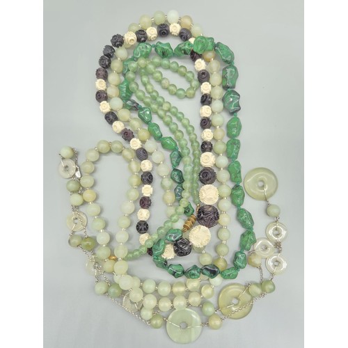 86 - A Lot of various necklaces; Two Chinese Jade necklaces, Green glass necklace,  Malachite necklace an... 