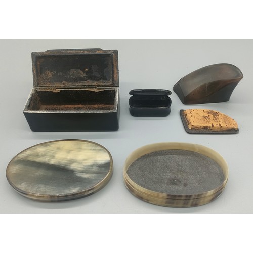 9 - Four various antique 19th century snuff boxes; Oval horn made lidded snuff box, Horn hoof snuff box ... 