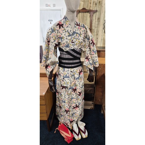 64 - A vintage Japanese yukata outfit; two pairs of Japanese yukata shoes & belt