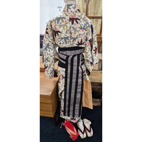 64 - A vintage Japanese yukata outfit; two pairs of Japanese yukata shoes & belt