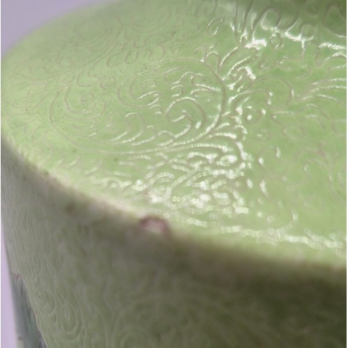 98 - Antique Chinese Qianlong Nian Zhi- Qianlong Period make. Famille Rose Lime green Sgraffito ground va... 