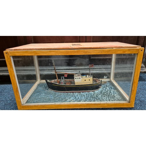 183 - Vintage model boat diorama in a fitted display case [30x59x34.5cm]