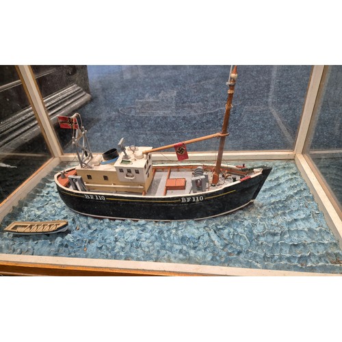 183 - Vintage model boat diorama in a fitted display case [30x59x34.5cm]