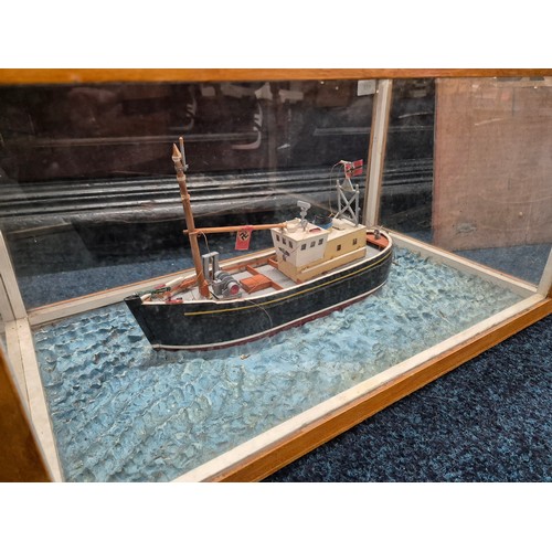 183 - Vintage model boat diorama in a fitted display case [30x59x34.5cm]