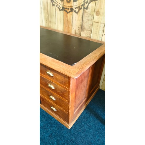 195 - 19th century oak knee hole partners desk. Rectangular and black leather top, Four drawers down each ... 