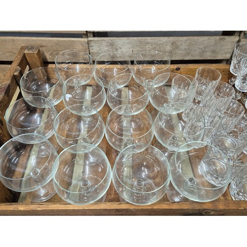 346 - A Crate of crystal & glass ware; whisky glasses & wine glasses