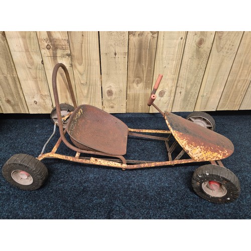 352 - Vintage child's speed light tin plate pedal car [Needs attention]