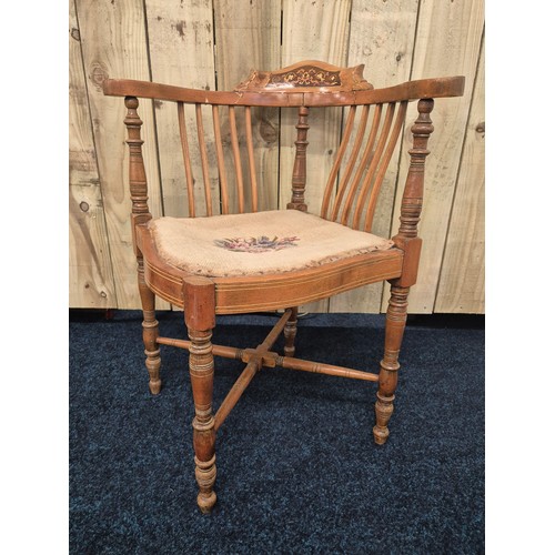 266 - Edwardian corner chair with turned supports [Needs attention] [73.5x61x40cm]