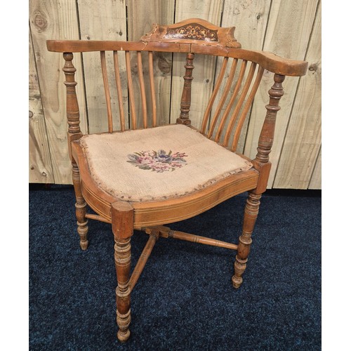 266 - Edwardian corner chair with turned supports [Needs attention] [73.5x61x40cm]