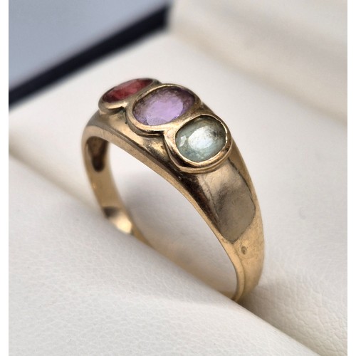 9 - Export London 9ct yellow gold ring fitted with three various gem stones, Oval form- Garnet, Amethyst... 