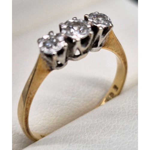 19 - 18ct yellow gold and platinum diamond stone ring. [Ring size M] [2.11Grams]