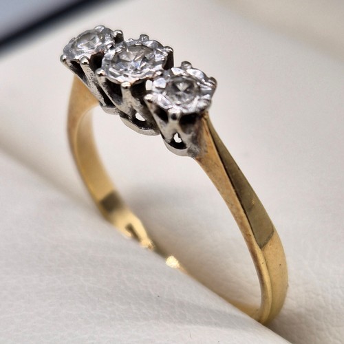 19 - 18ct yellow gold and platinum diamond stone ring. [Ring size M] [2.11Grams]