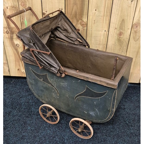 391 - 1930s Leeway carriage child's dolls pram with original wheels- shop display