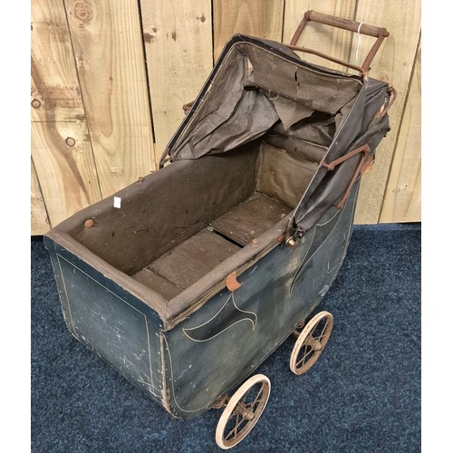 391 - 1930s Leeway carriage child's dolls pram with original wheels- shop display