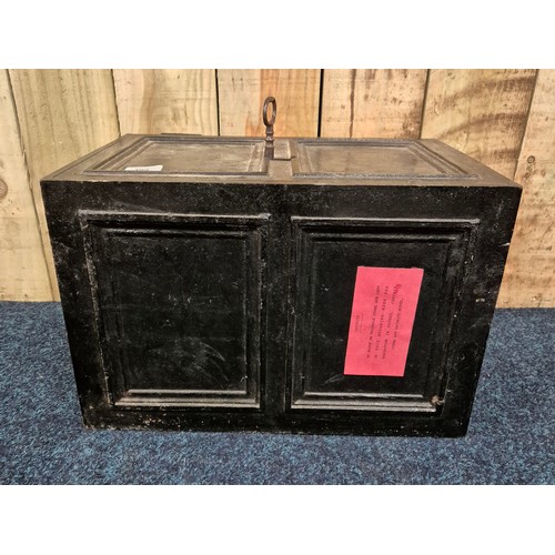 399 - 19th century deed/Safe box with key [31x45x30cm]