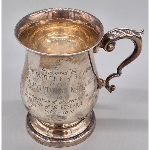 34 - Birmingham silver stein drinking cup. Engraved with family crest to one side and presentation speil ... 