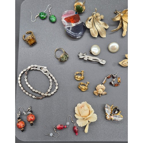 41 - Tub of mixed costume jewellery; Clip on earrings, Gilt metal and jade ring, Lisner brooch, Gold plat... 