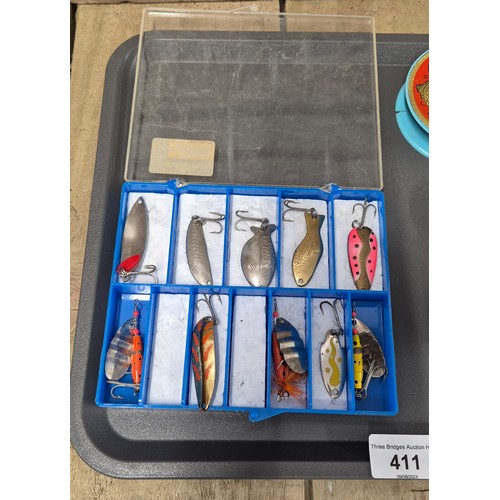 411 - A Tray of vintage fishing lures & Mallochs small brass fly reel together with fishing line