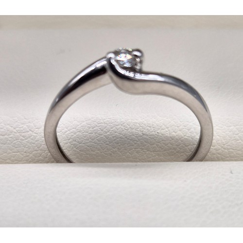 44 - 18ct white gold and diamond stone ring. [0.10ct round cut diamond] [1.84grams]