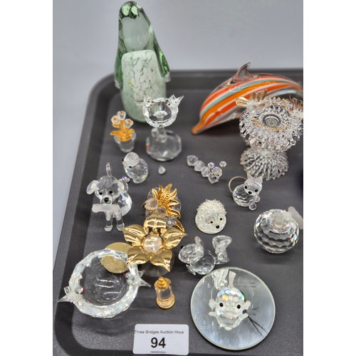 94 - Tray of art glass and crystal items; Swarovski animals and sculptures, Strathearn dish and many othe... 