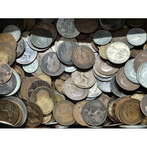 66 - Tub of mixed world coins;British decimal coins- Victorian and Edward VII one penny coins, half crown... 