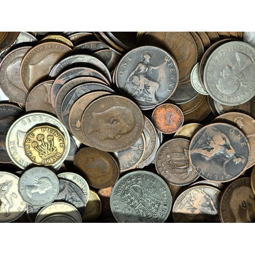 66 - Tub of mixed world coins;British decimal coins- Victorian and Edward VII one penny coins, half crown... 