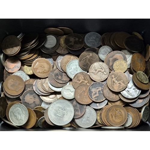 66 - Tub of mixed world coins;British decimal coins- Victorian and Edward VII one penny coins, half crown... 