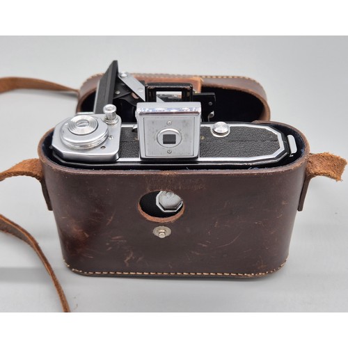 176 - Zeiss Ikon Ikonta bellow camera. Comes within a leather fitted casing.