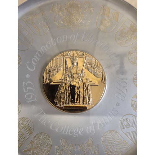 52 - Danbury Mint- Magnificent commemorative plate in solid sterling silver with 24ct gold working. 25th ... 