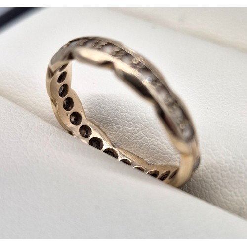18 - 9ct yellow gold band ring fitted with quartz gem stones. [2.16grams] [Ring size- N]