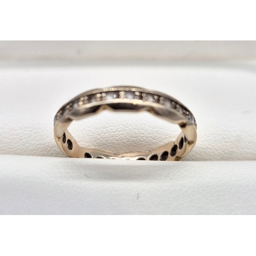 18 - 9ct yellow gold band ring fitted with quartz gem stones. [2.16grams] [Ring size- N]