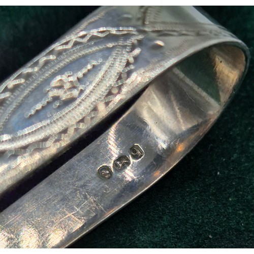 32 - Georgian silver sugar tongs. [14cm length] [33.32grams]