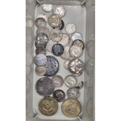 39 - A Collection of mixed silver coins and Two vintage two pound coins; 1923 half crown, Six pences, Que... 