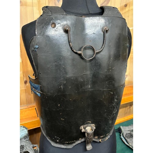90 - Antique Japanese Samurai part armour set; Chest and back plate [Do], arm and hand guards [Sode/ Kode... 
