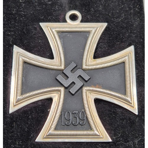 87 - Original WW2 German Nazi Knight's Cross of the Iron Cross medal, Comes with a Ribbon and reproductio... 