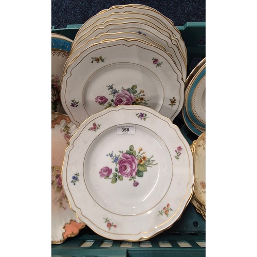 358 - A crate of Victorian dinner & cabinet plates; Limoge plates, Victorian flower pattern dinner plates ... 