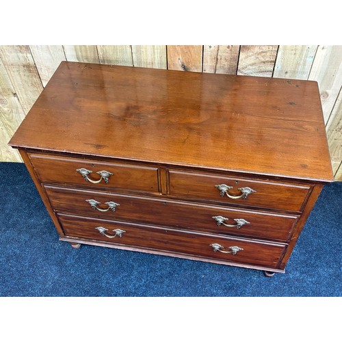 266 - 19th century Mahogany two over two chest of drawers. Fitted with brass ornate swing handles [79x107x... 