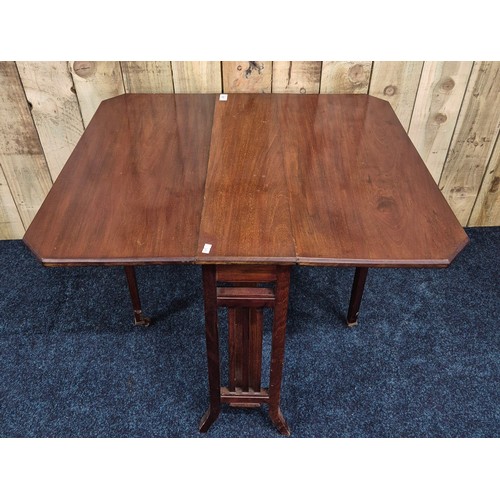 237 - Antique Small Sutherland Drop end table [64.5x83x68cm]