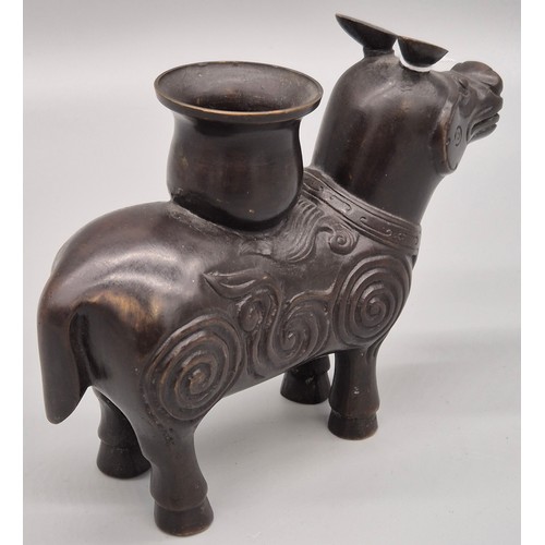 122 - Chinese Bronze Foo dog vessel pot. [15.5x20x7cm]