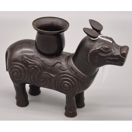 122 - Chinese Bronze Foo dog vessel pot. [15.5x20x7cm]