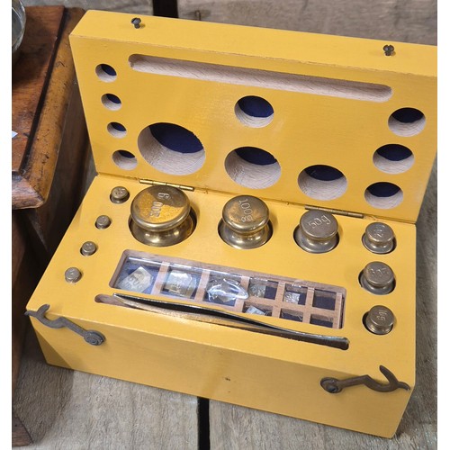 225 - Antique postal scales, loose weights. Boxed postal weights and copper kettle.