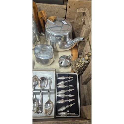 430 - Crate of silver plated items; Picquot tea and coffee service with serving tray, Arthur Price grape a... 