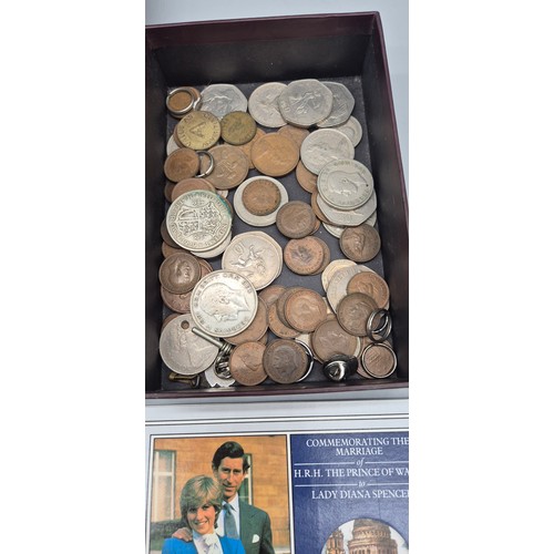 76 - A Collection of mixed coins and banknotes; 1986 Commonwealth games coin, Crowns, Foreign banknotes, ... 