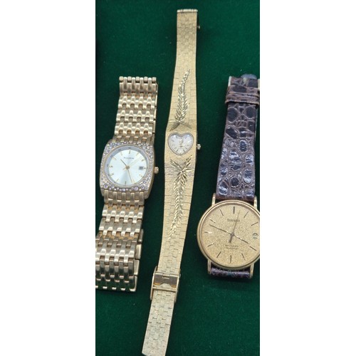 81 - A Collection of vintages watches; Sekonda navy blue face watch, Regency 17 jewels watch, Fossil watc... 