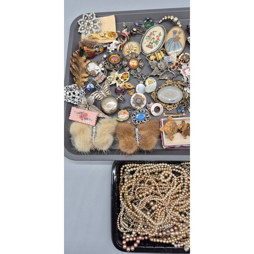 89 - A tray containing a large quantity of antique and vintage jewellery; 9ct gold and seed pearl bar bro... 