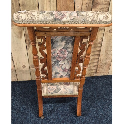 314 - Victorian Prie Dieu prayer chair Fully reupholstered. Having worked columns and turned legs.