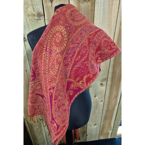 484 - A Vintage Paisley pattern Shawl. [194x60cm]