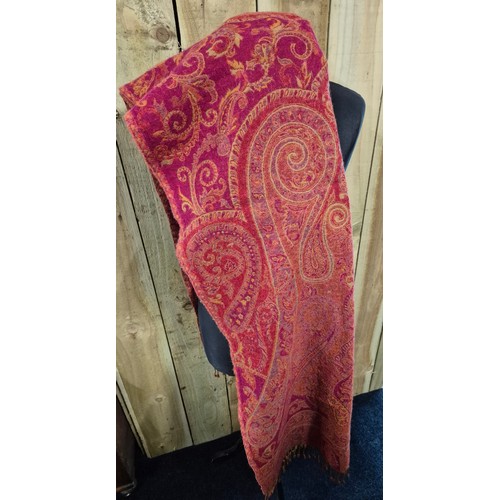 484 - A Vintage Paisley pattern Shawl. [194x60cm]