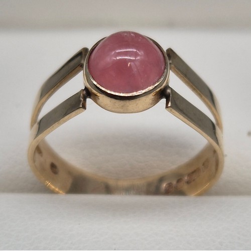 47 - 9ct gold pink rose quartz ring. [Ring size L] [2Grams]