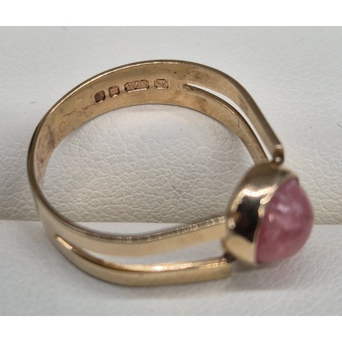 47 - 9ct gold pink rose quartz ring. [Ring size L] [2Grams]